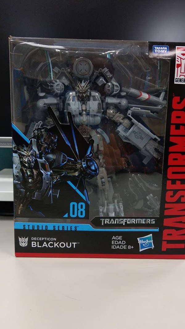 Studio Series Leader Class Blackout   In Hand Images Of Impressive New Mold Of 2007 Transformers Movie Character  (14 of 29)